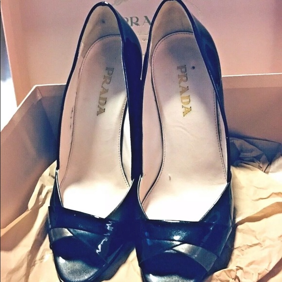 PRADA BLACK & GREY PATENT LEATHER OPEN TOE PUMPS 5 - Picture 1 of 11